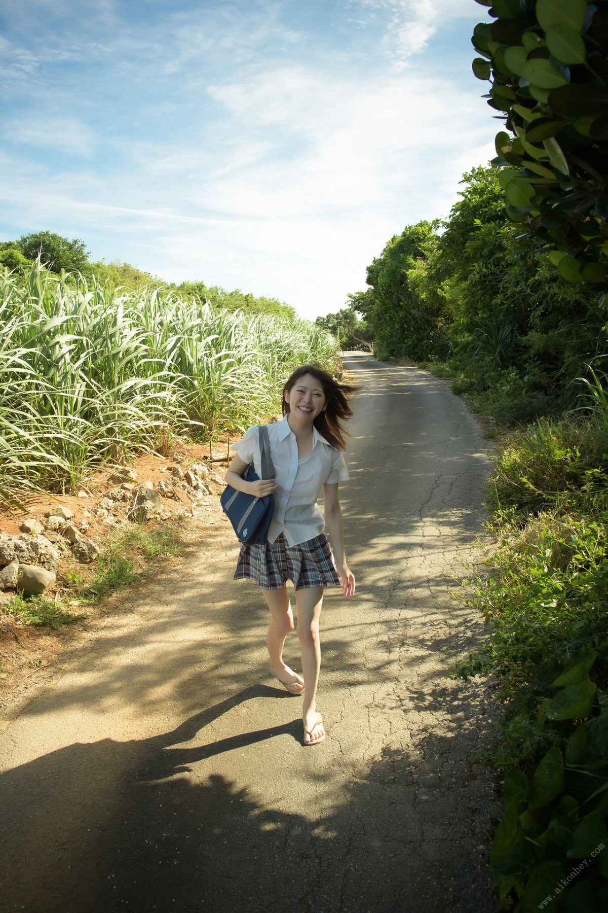 夏 駆ける 空 Blue sky Blue  森日向子ヘアヌード写真集 0005 7989399113.jpg