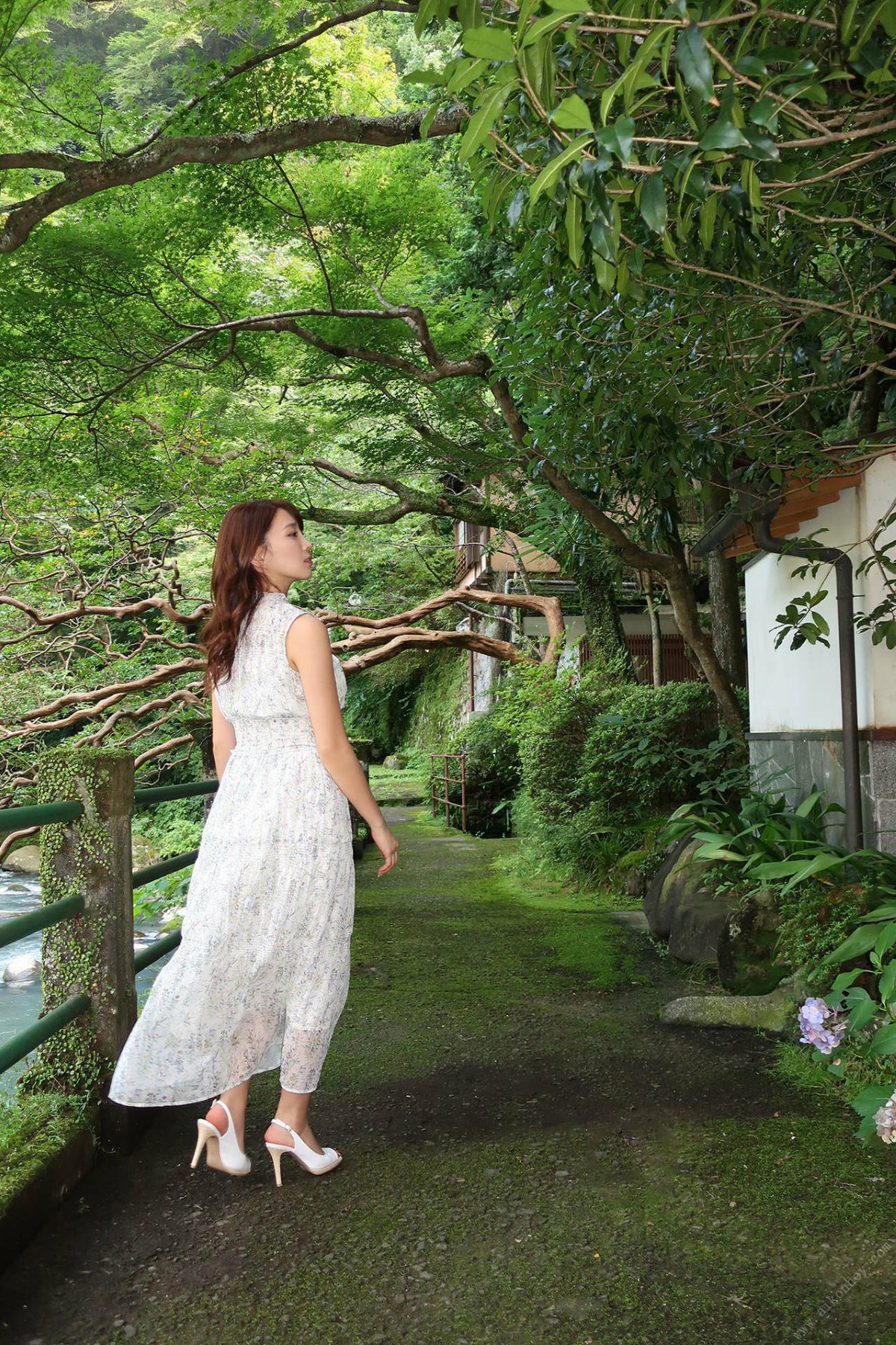 FRIDAY Digital Photobook Tomomi Morisaki 森咲智美 Secret meeting of secret hot spring DAY 1 秘湯の密会 DAY 1 2019 12 13 0024 5173864729.jpg