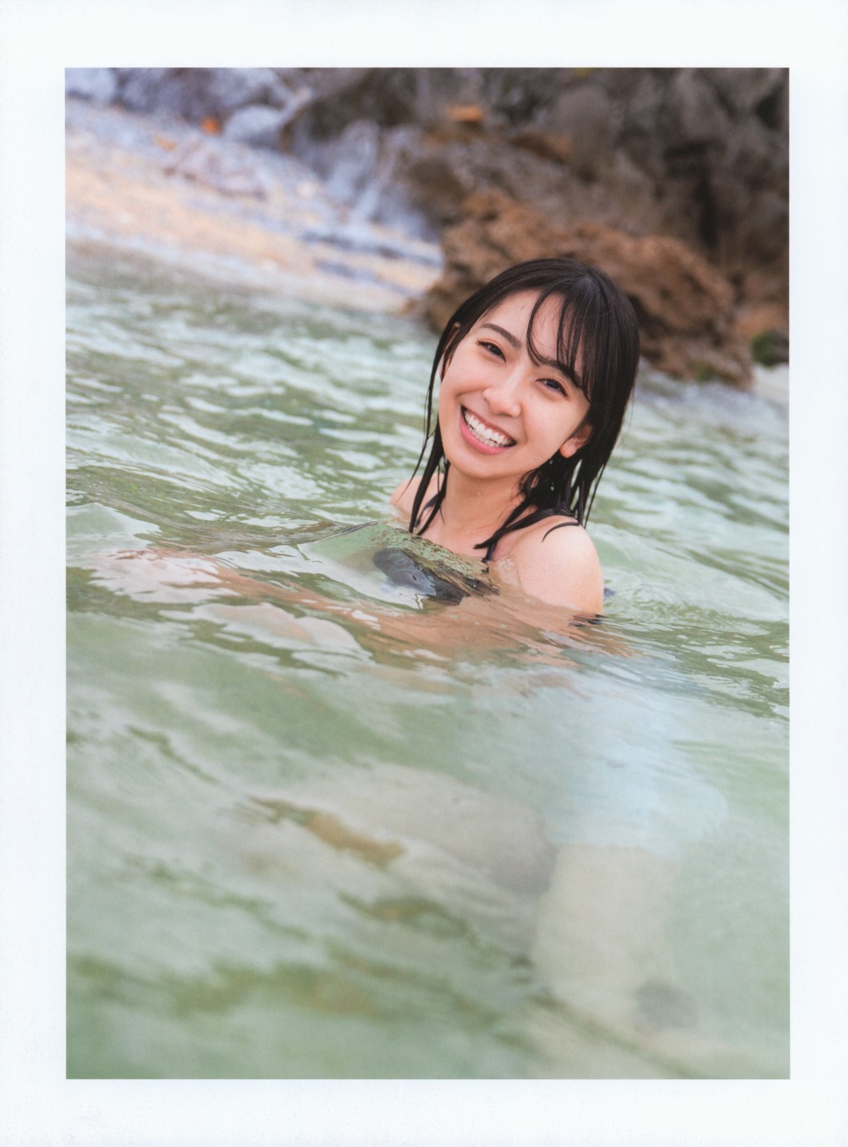 Photobook 2022 12 20 Miku Kanemura 金村美玖 1st Photobook Compass B 0041 0985334078.jpg