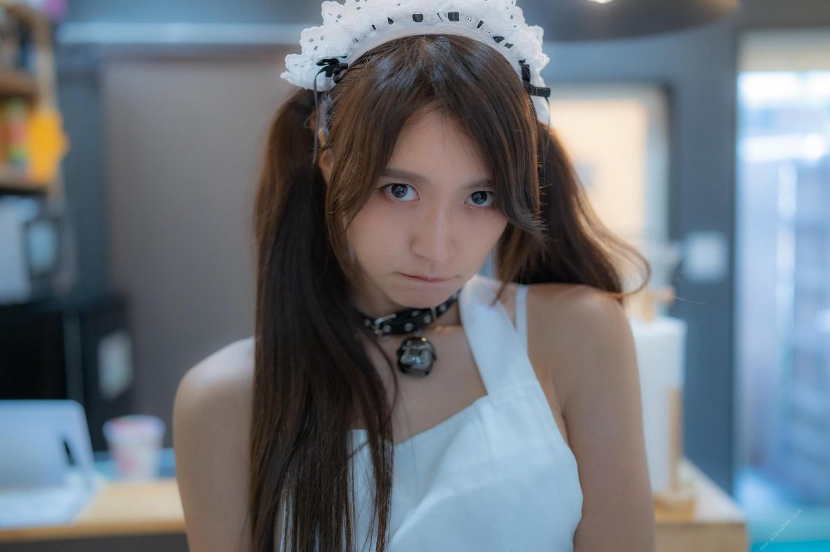 Photobook Aimi あいみ The maid who suddenly came to my house has no motivation 僕の家に突然やって来たメイドは、全くやる気がない 2021 10 15 A 0037 4282864054.jpg